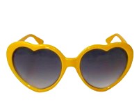 солнцезащитные очки-сердечки в желтой оправе