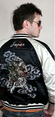 мужская японская куртка-бомбер с двусторонней вышивкой